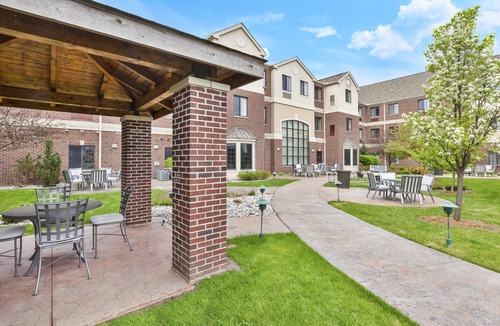 Okemos Condo | 2 Bedroom | Free Breakfast Buffet.