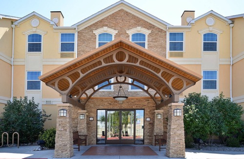 Albuquerque Apartment | 2 Bedroom | Free Daily Breakfast. Pool & Hot Tub