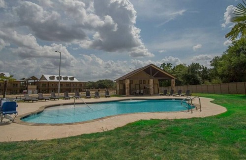 Gruene House | 2 Bedroom Fully Furnished Condo