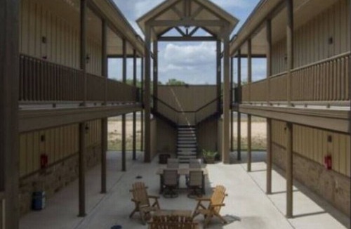 Gruene Condo | 2 Bedroom Fully Furnished Condo
