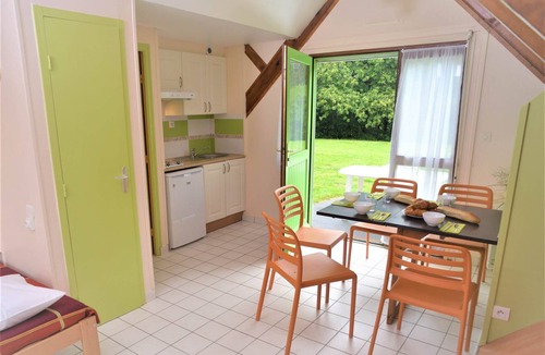 Merdrignac Ski Chalet | 2-bedroom gîte sleeps 7