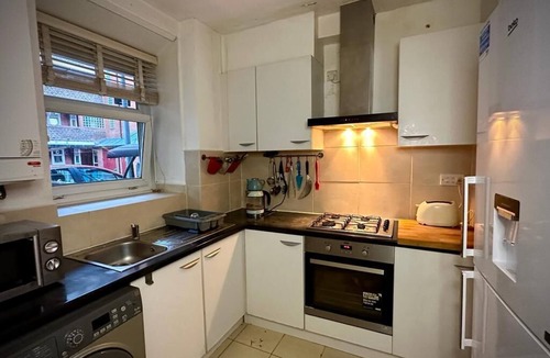 King's Park Apartment | 2 Bedroom Garden Flat.