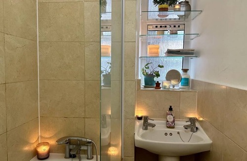 King's Park Apartment | 2 Bedroom Garden Flat.