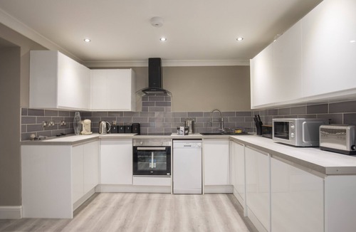 Grove House | 2 Bedroom Riverside Flat In Kingston , 1B