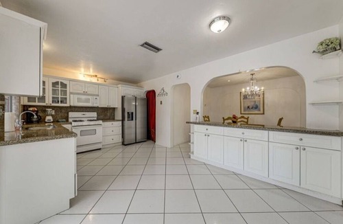 Miramar House | 2 Bedroom Gem Close to Beach