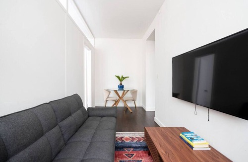 Financial District Apartment | 2 Bedroom Gem in Financial