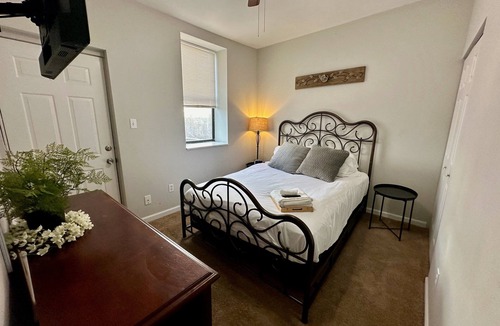 St. Louis Apartment | 2 Bedroom Getaway in Great Area