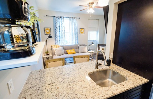 St. Louis Apartment | 2 Bedroom Getaway in Great Area