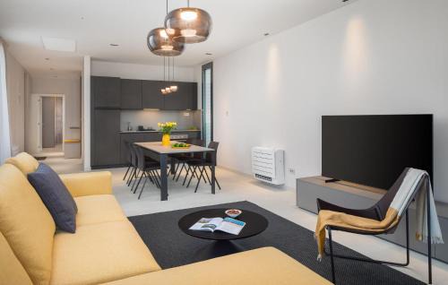 Susica Apartment | 2 Bedroom Gorgeous Apartment In Betina