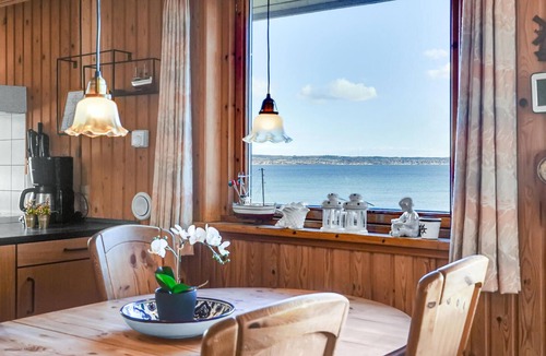 Handrup Strand House | 2 bedroom gorgeous home in Ebeltoft