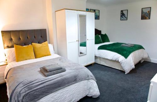 Little Holland Apartment | 2 Bedroom Ground Floor Flat in Dartford with Free Parking - 20 minutes to London