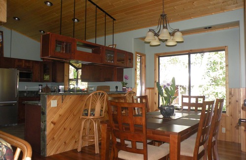 Volcano Cabin | 2 Bedroom Hand Crafted Luxury Home with Jacuzzi & Fireplace