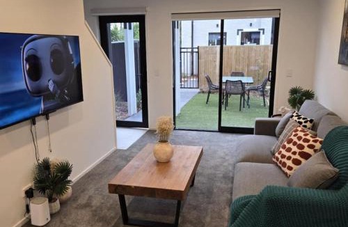 Henderson House | 2 Bedroom Haven in Sunnyvale