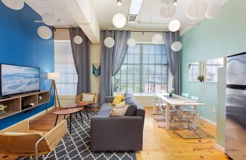 Downtown Apartment | 2 Bedroom Hip Apartment, Apple TV, Fast Wifi