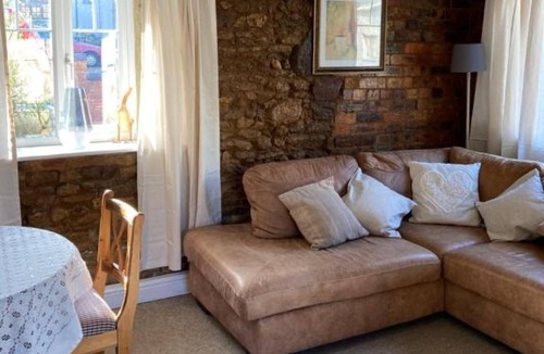 Holcot Villa | 2 Bedroom Holcot Cottage