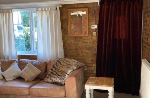 Holcot Villa | 2 Bedroom Holcot Cottage