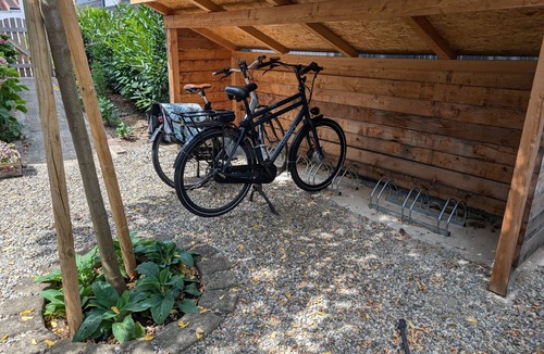 Soultz-Haut-Rhin Apartment | 2-bedroom holiday cottage between Colmar and Mulhouse. Ideal for business or family: Dishwasher, fiber optic internet, Smart TV. On the Alsace Wine Route, with immediate road access and shops within walking distance.