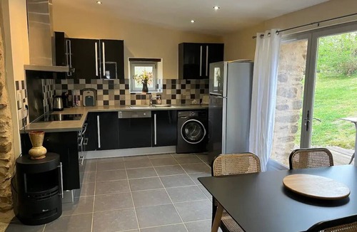 Laguepie Cottage | 2 Bedroom Holiday Cottage with Pool