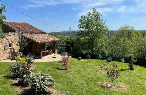 Laguepie Cottage | 2 Bedroom Holiday Cottage with Pool