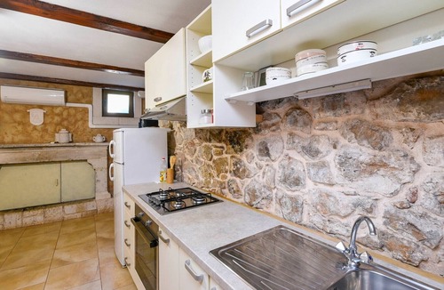 Stankovici House | 2-bedroom Holiday Home Stone Oasis