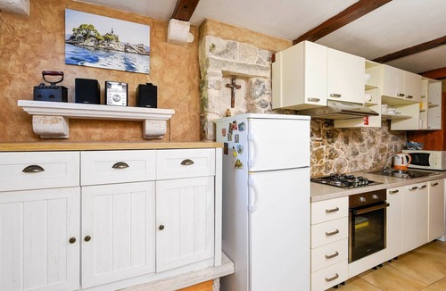 Stankovici House | 2-bedroom Holiday Home Stone Oasis