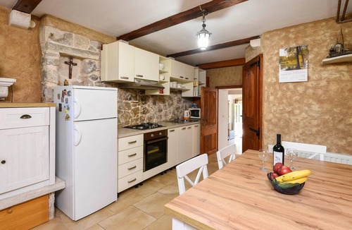 Stankovici House | 2-bedroom Holiday Home Stone Oasis