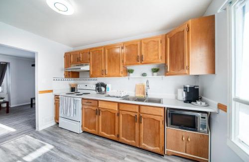 Winnipeg House | 2 Bedroom Home In A Prime Location