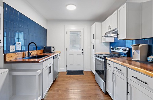Nashville House | 2 Bedroom House Close to Downtown, Hospitals, and Universities