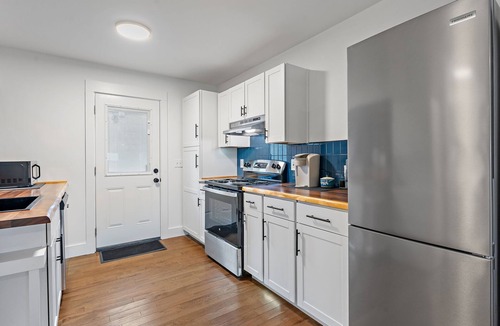 Nashville House | 2 Bedroom House Close to Downtown, Hospitals, and Universities