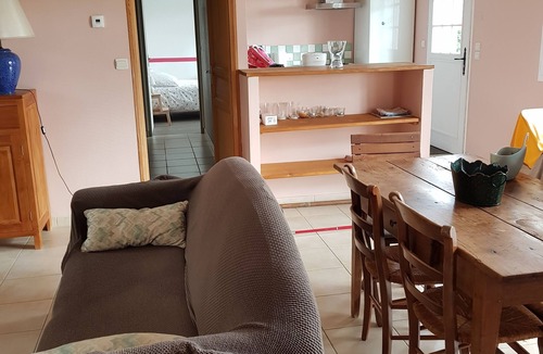 Fondettes House | 2 bedroom house, enclosed garden, single storey with pool access