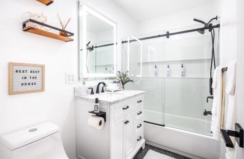 Grant Hill House | 2 Bedroom House - Fire Pit Table BBQ - Downtown