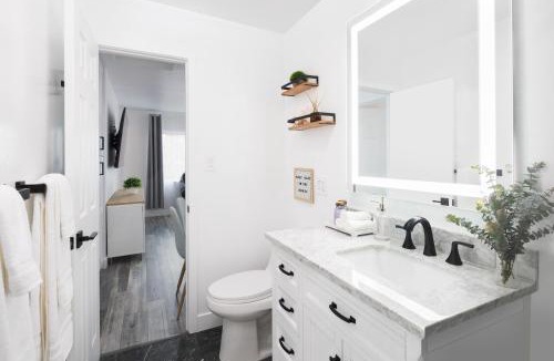 Grant Hill House | 2 Bedroom House - Fire Pit Table BBQ - Downtown