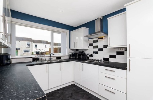Rosyth House | 2 Bedroom House-free Parking