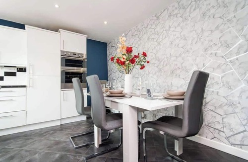 Rosyth House | 2 Bedroom House-free Parking