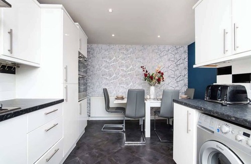 Rosyth House | 2 Bedroom House-free Parking