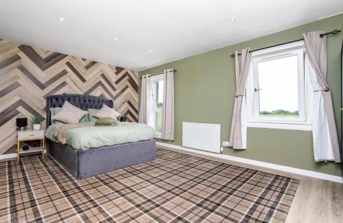 Rosyth House | 2 Bedroom House-Free Parking