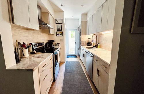 El Portal House | 2-bedroom house in beautiful El Portal with huge backyard