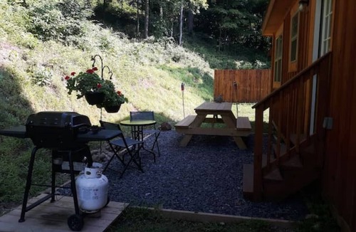 Kingston House | 2-bedroom house in beautiful Rosendale NY with access to 100s of acres of woods