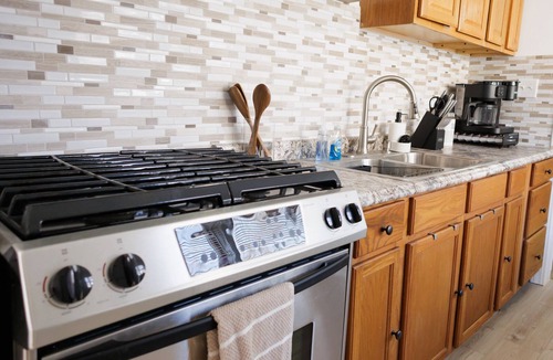 Aroma Park House | 2-bedroom house in charming Aroma Park with AC, WiFi.