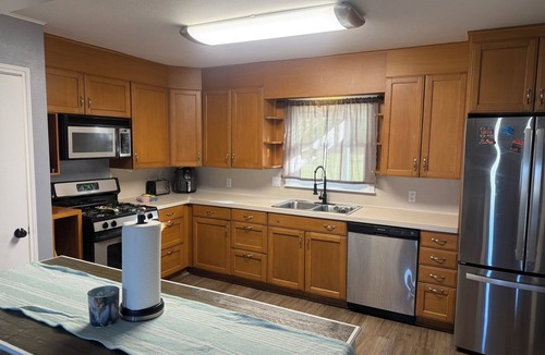 La Marque House | 2-bedroom house in cool La Marque with refreshing AC