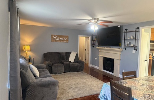 La Marque House | 2-bedroom house in cool La Marque with refreshing AC