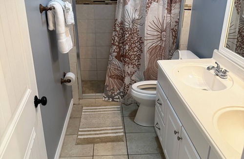 La Marque House | 2-bedroom house in cool La Marque with refreshing AC