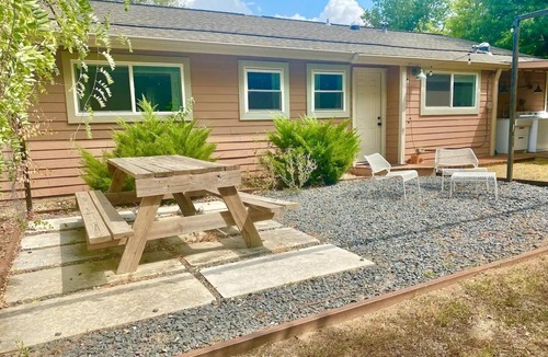 East MLK House | 2-bedroom house in East Austin - 15 mins to downtown, close to airport