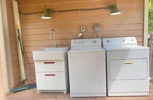 East MLK House | 2-bedroom house in East Austin - 15 mins to downtown, close to airport