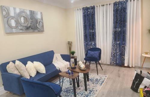 Topham Park Apartment | 2 Bedroom house in East-York