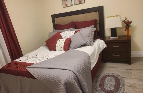Topham Park Apartment | 2 Bedroom house in East-York