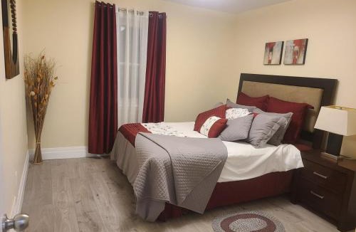 Topham Park Apartment | 2 Bedroom house in East-York