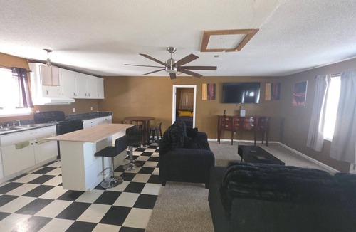 Grovetown House | 2-bedroom house in fabulous Grovetown with cool AC breeze,and heat.Cozy cottage
