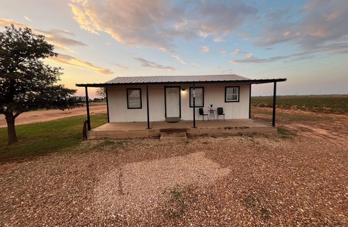 Stanton House | 2-bedroom house in lovely Stanton with WiFi, AC. and Heating. Beautiful Sunset!