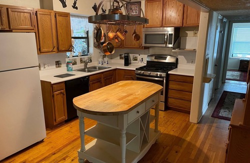 Shearer Hills - Ridgeview House | 2-bedroom house in beautiful San Antonio with AC and old-world charm